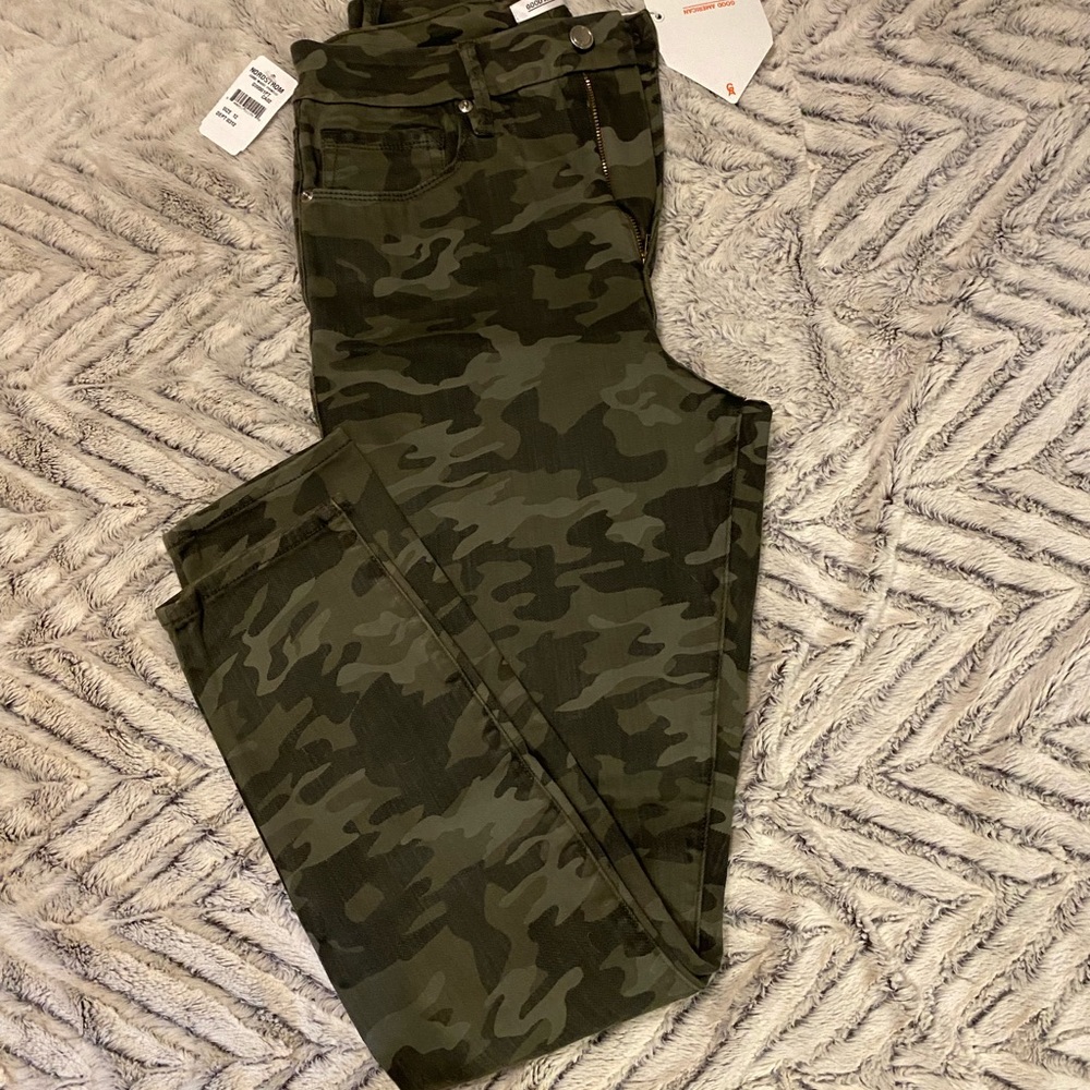 NWT Good American Camo jeans